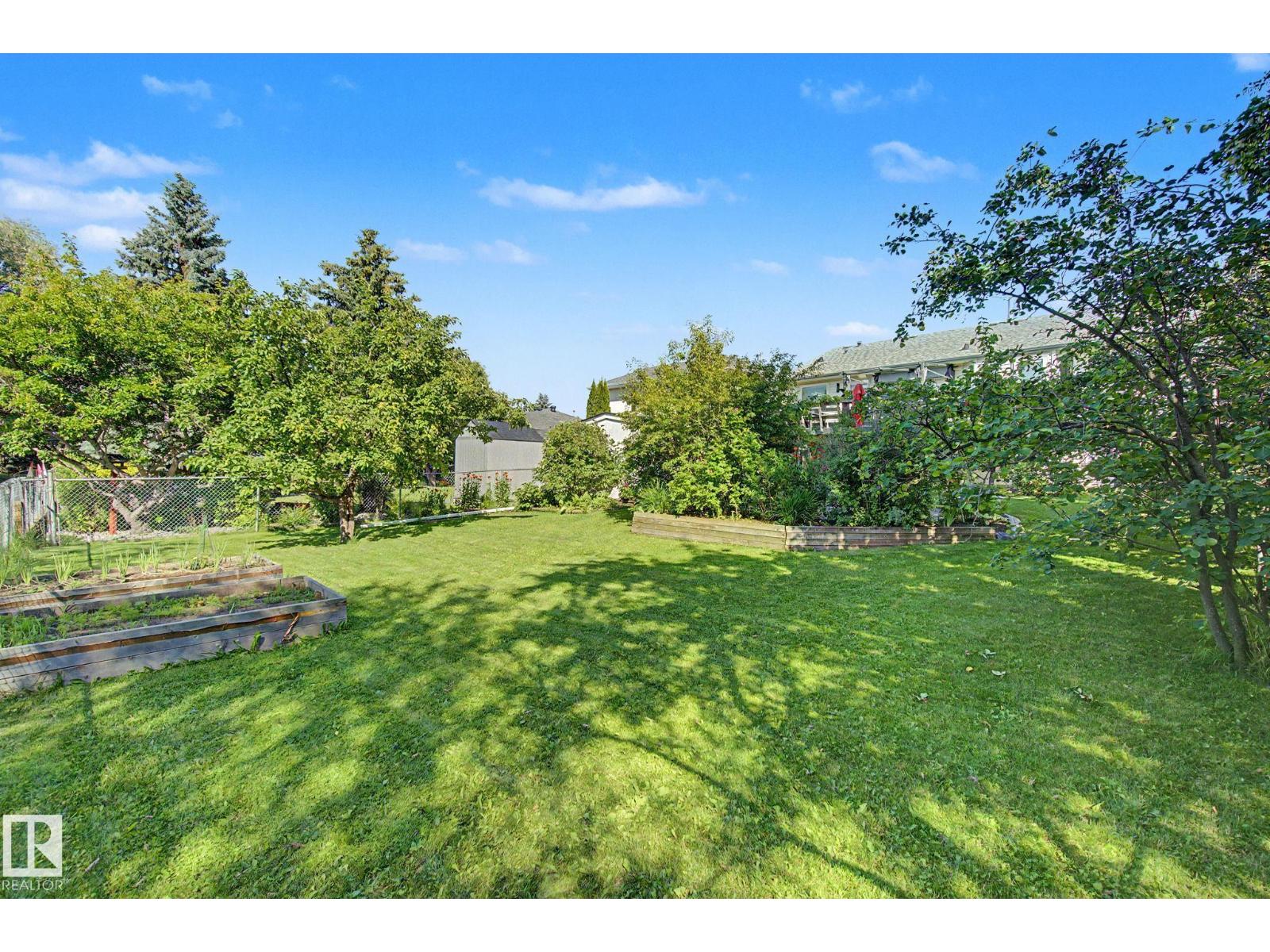 32 FAIRWAY DR - 62
