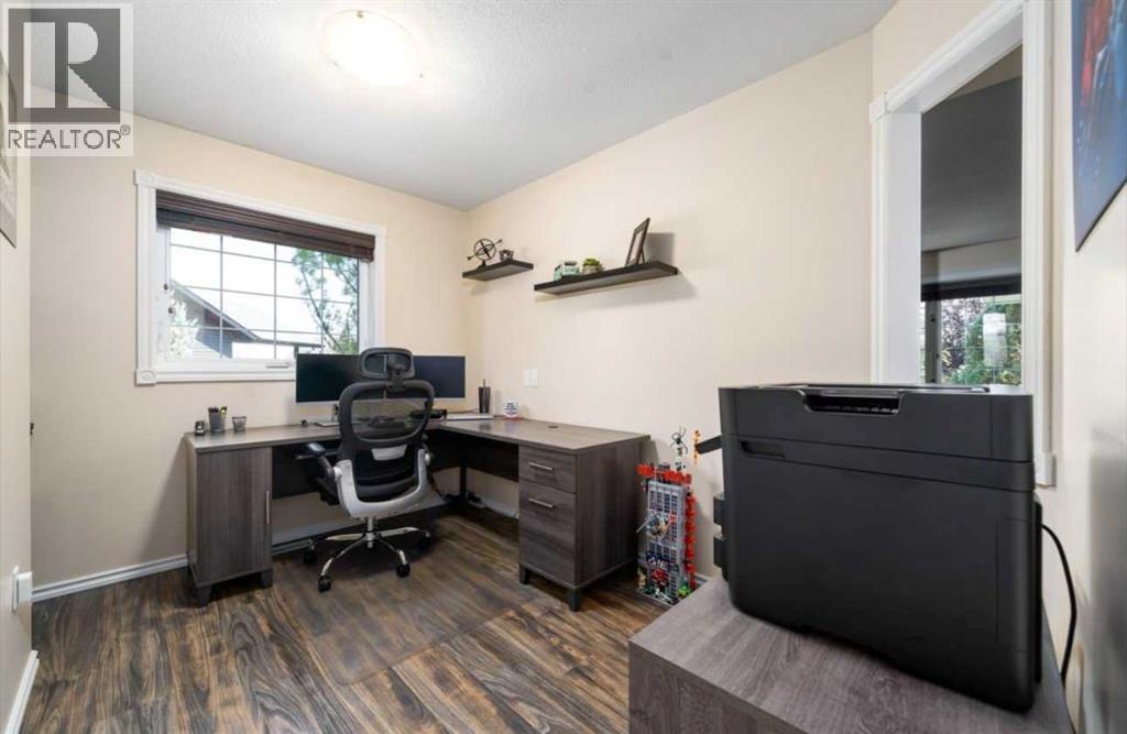 633 Spruce Way SE - Image 10