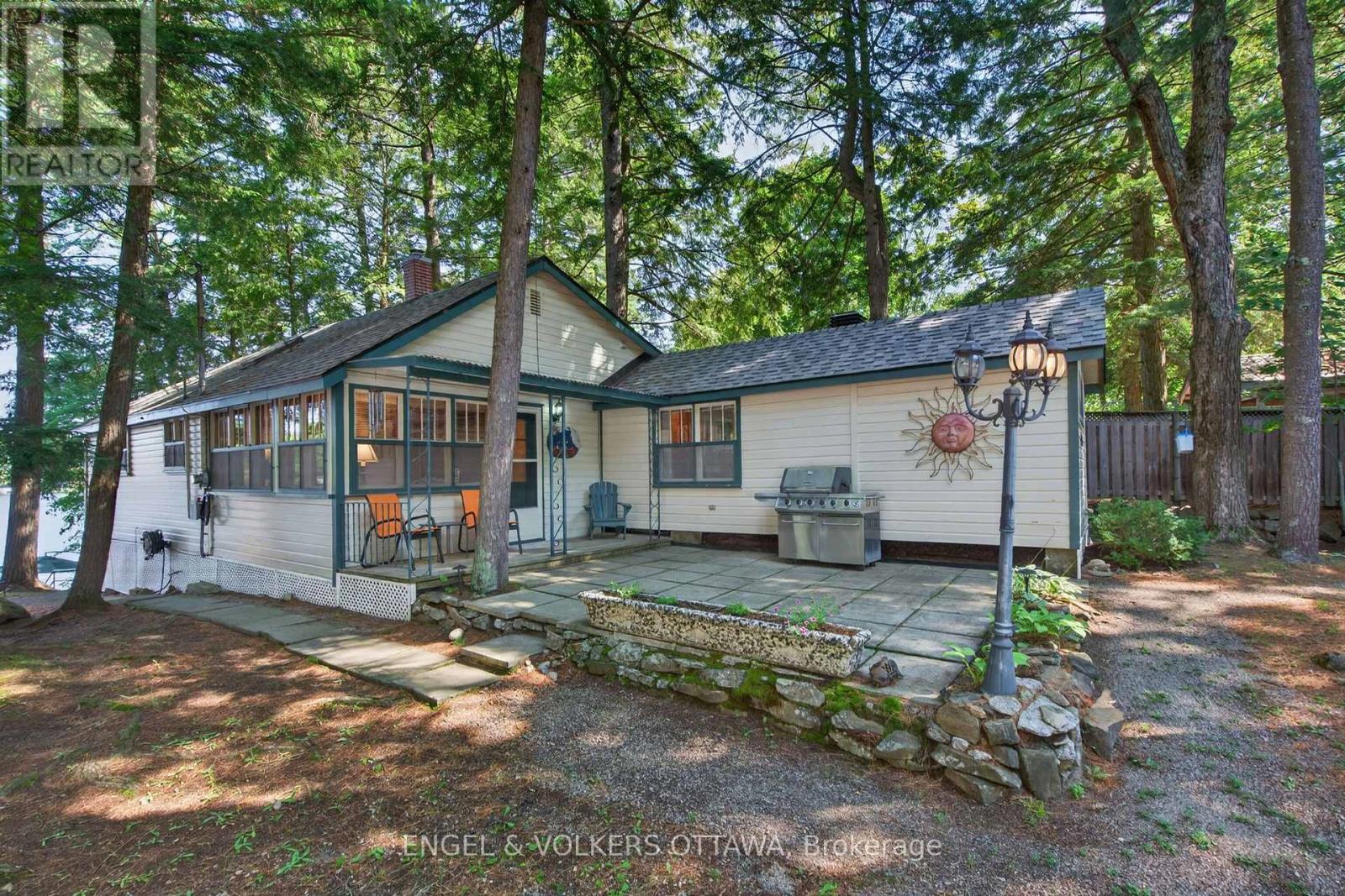 Photograph of 942 DUNN ROVIN LANE