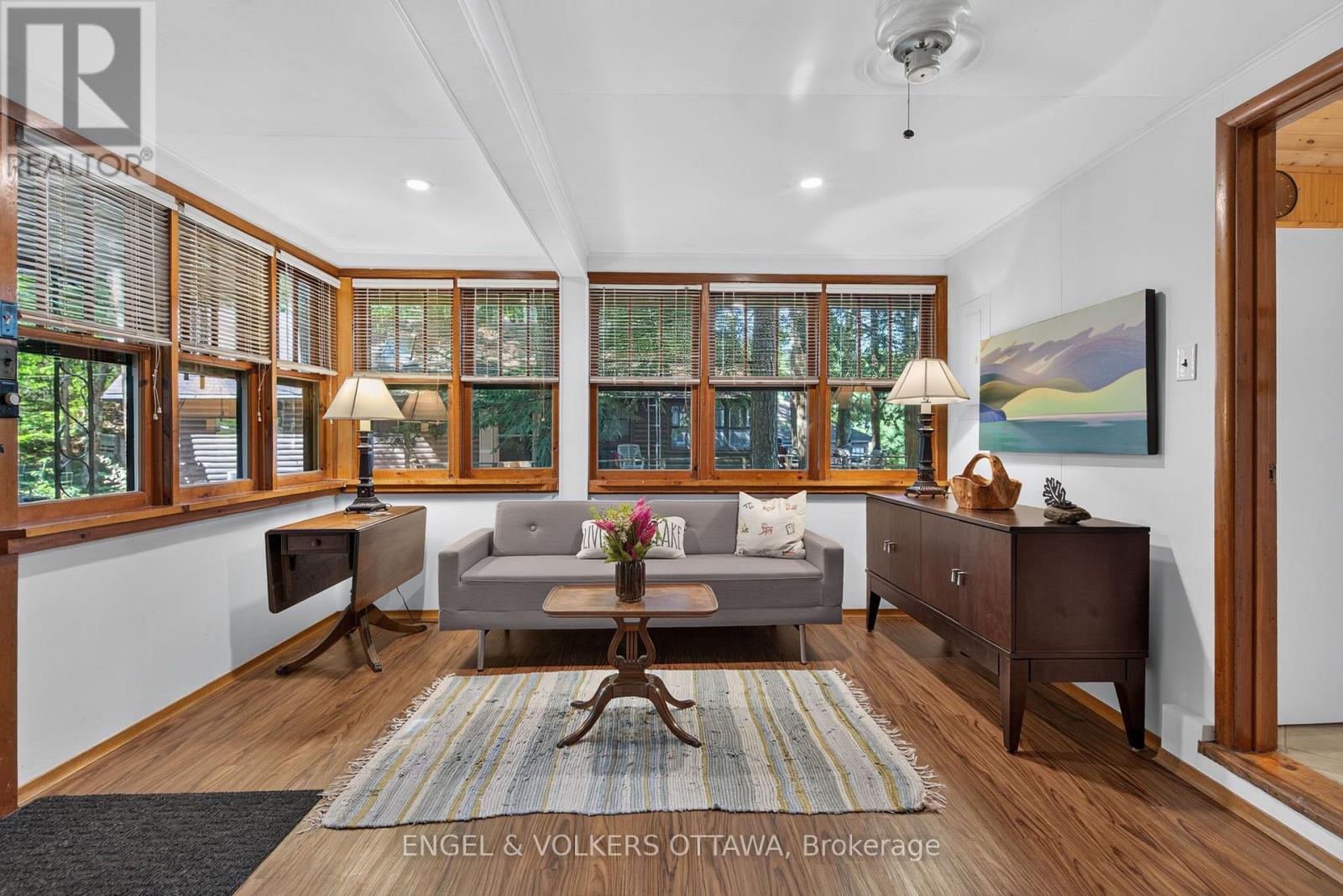 Photograph of 942 DUNN ROVIN LANE