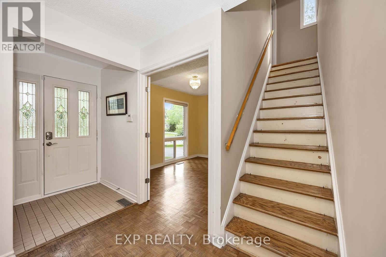 4 Bed, 3 Bath House for Sale in Ottawa – 14 CARR CRESCENT, Ottawa – MLS# X13649604 - Image 9