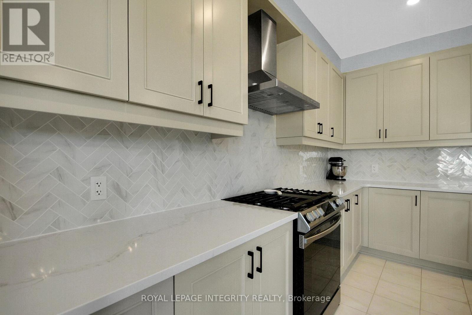 774 DERREEN AVENUE - 21