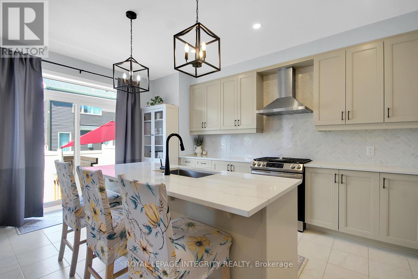774 DERREEN AVENUE - 22