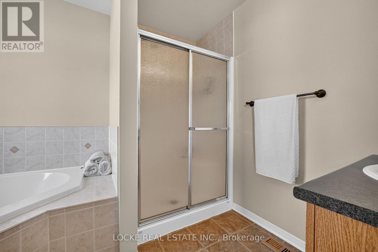 3 Bed, 3 Bath House for Sale in Ottawa – 1127 BRASSEUR CRESCENT, Ottawa – MLS# X13649754 - Image 27