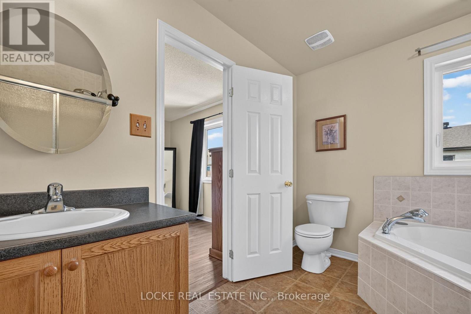 3 Bed, 3 Bath House for Sale in Ottawa – 1127 BRASSEUR CRESCENT, Ottawa – MLS# X13649754 - Image 28