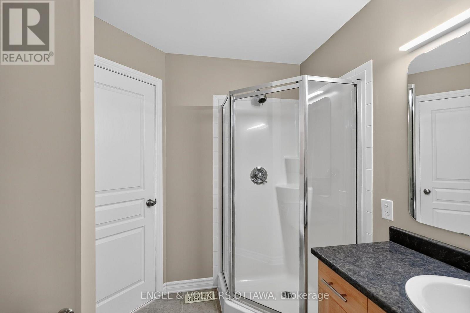 2 Bed, 2 Bath House for Sale in Ottawa – 123 EYE BRIGHT CRESCENT, Ottawa – MLS# X13649806 - Image 32