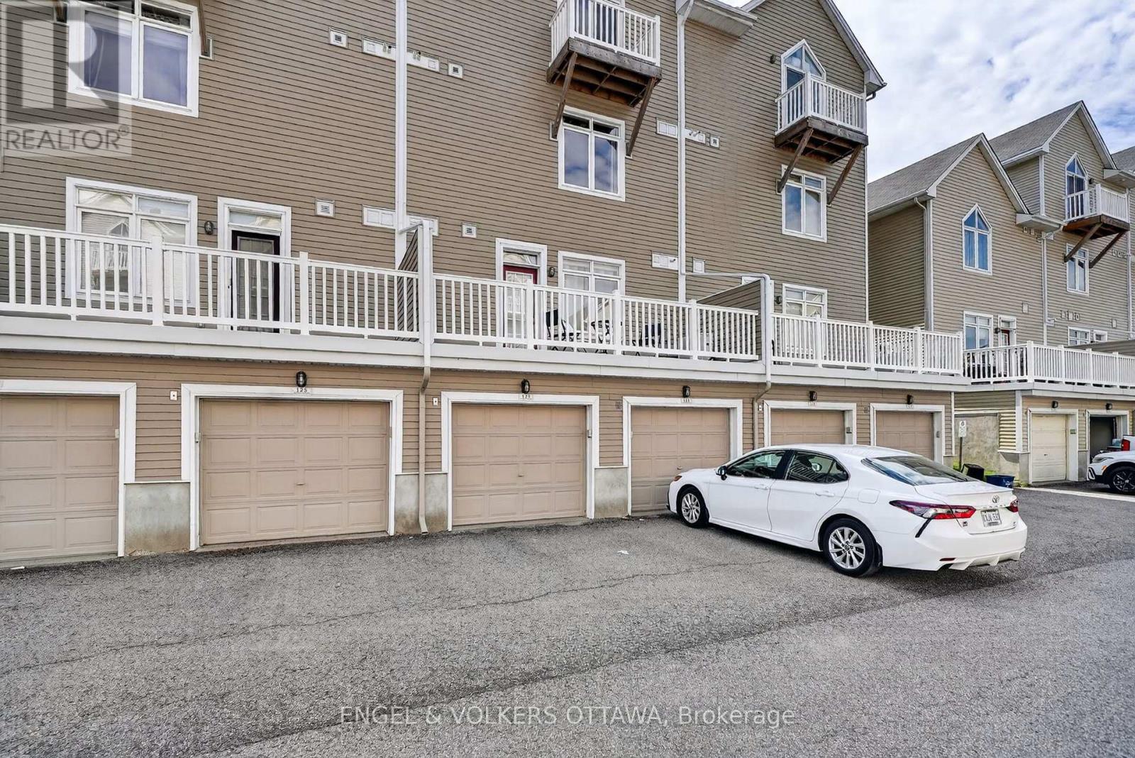 2 Bed, 2 Bath House for Sale in Ottawa – 123 EYE BRIGHT CRESCENT, Ottawa – MLS# X13649806 - Image 36