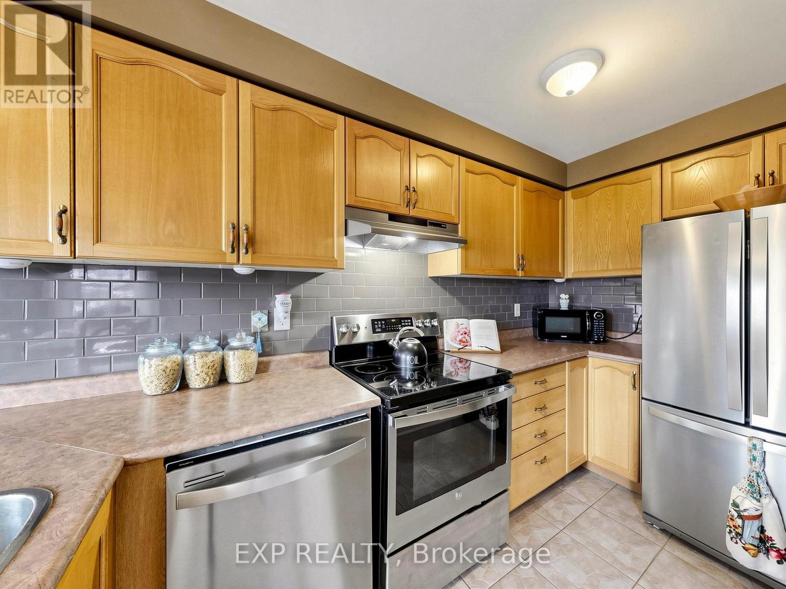 33 WRENDALE CRESCENT - 13