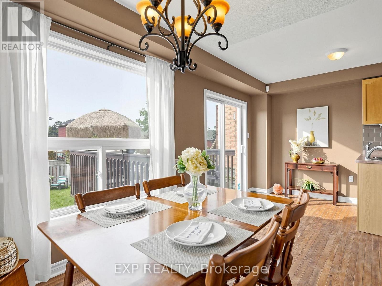 33 WRENDALE CRESCENT - 22
