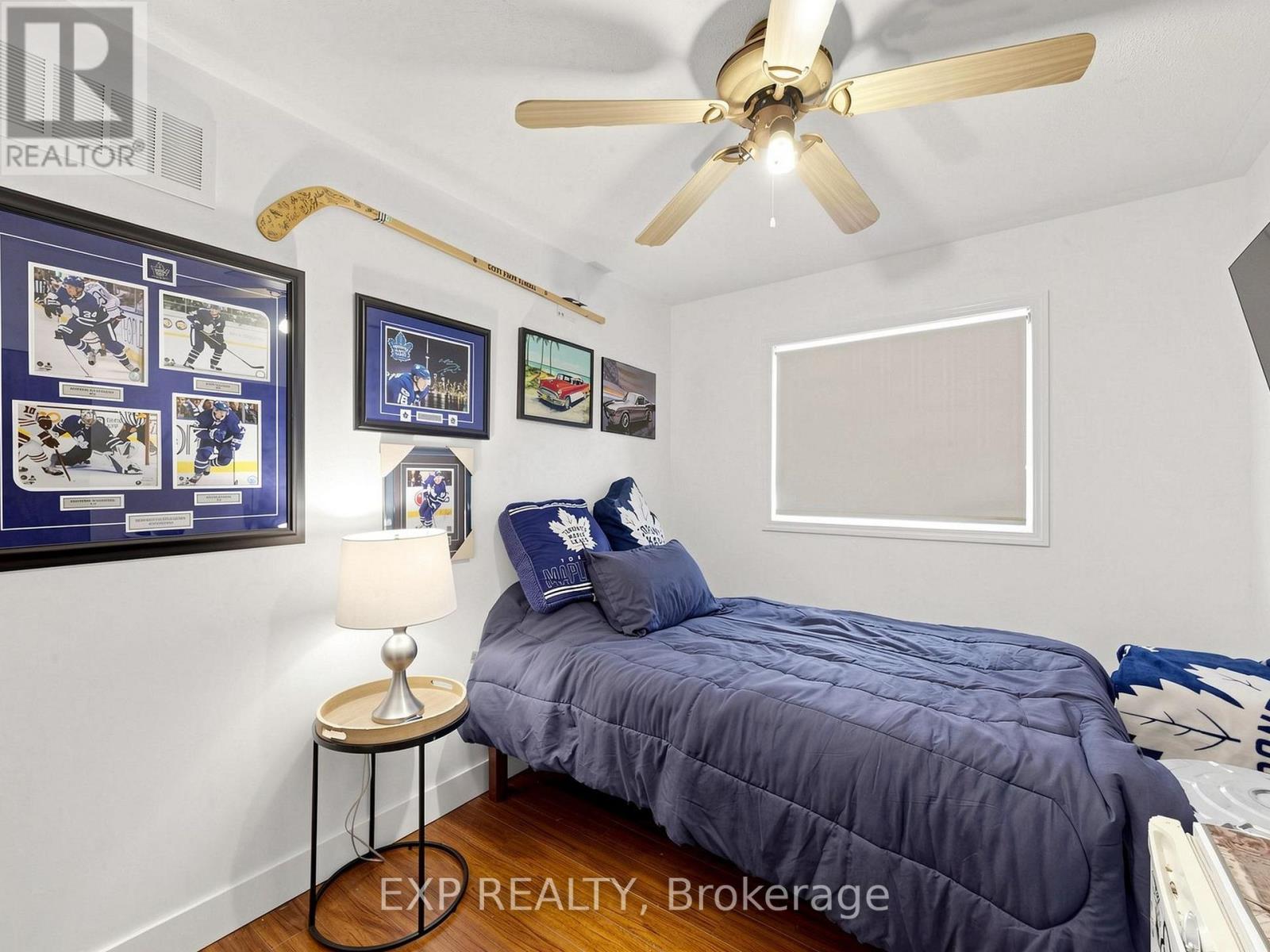33 WRENDALE CRESCENT - 34