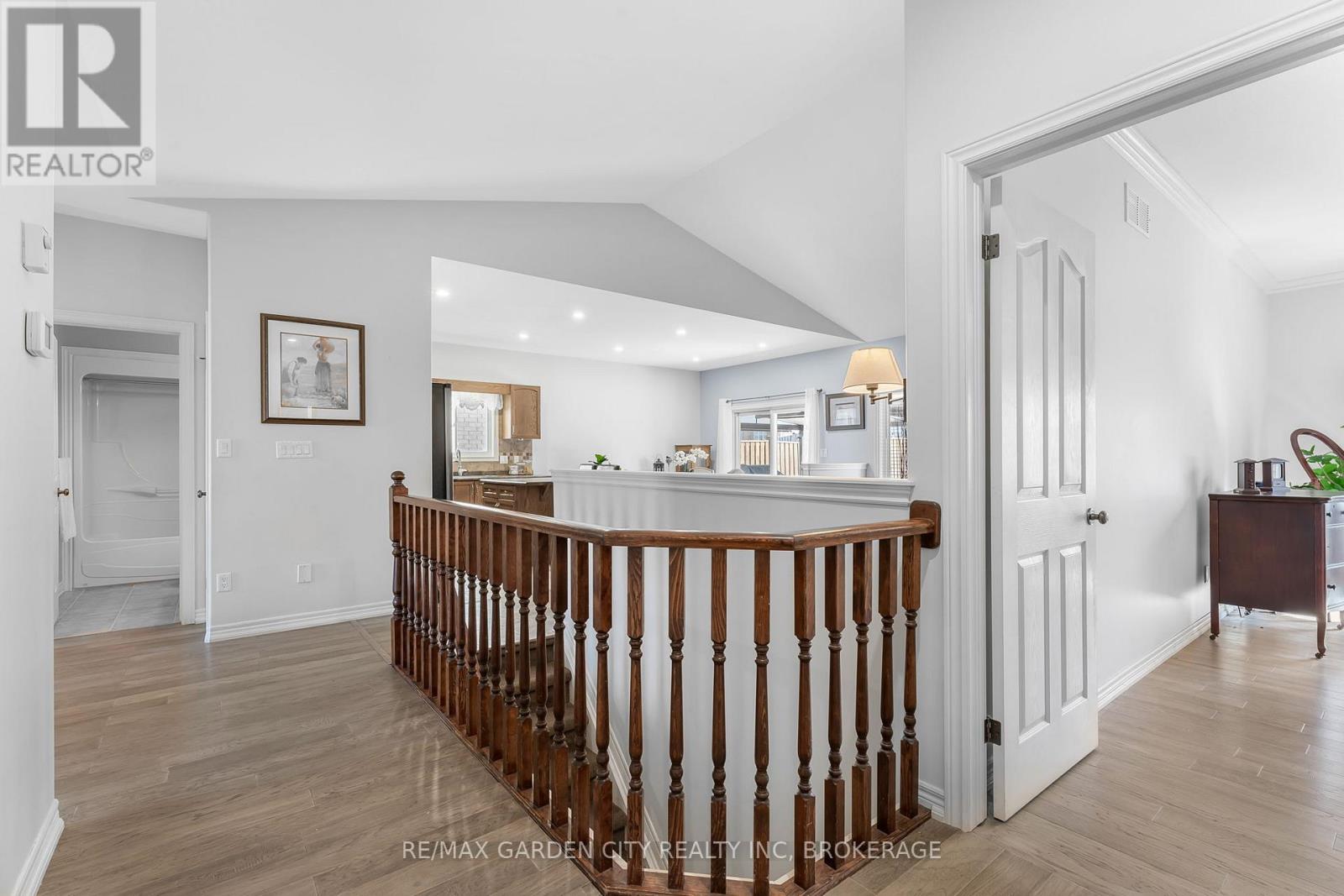 4022 BUSH CRESCENT - 15