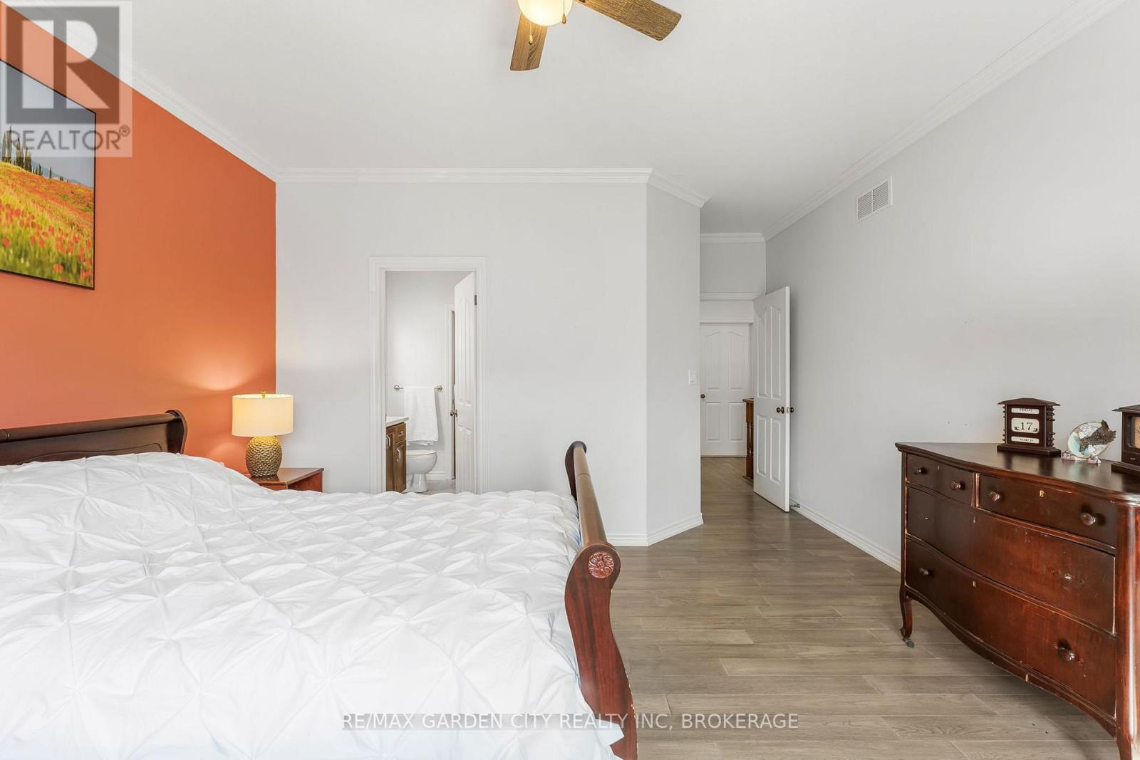 4022 BUSH CRESCENT - 18