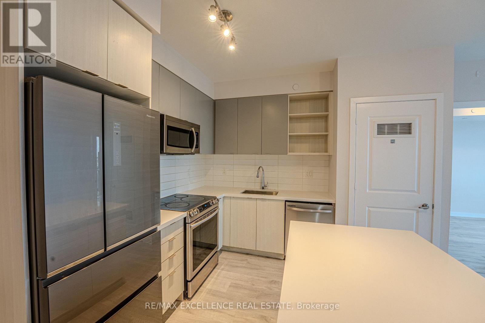 #601 4677 GLEN ERIN DRIVE - 3