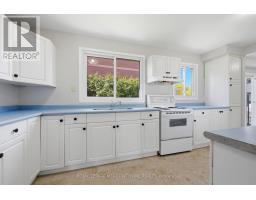 Bedroom 3 - 82 Maple Avenue, Halton Hills, ON L7G1X7 Photo 9