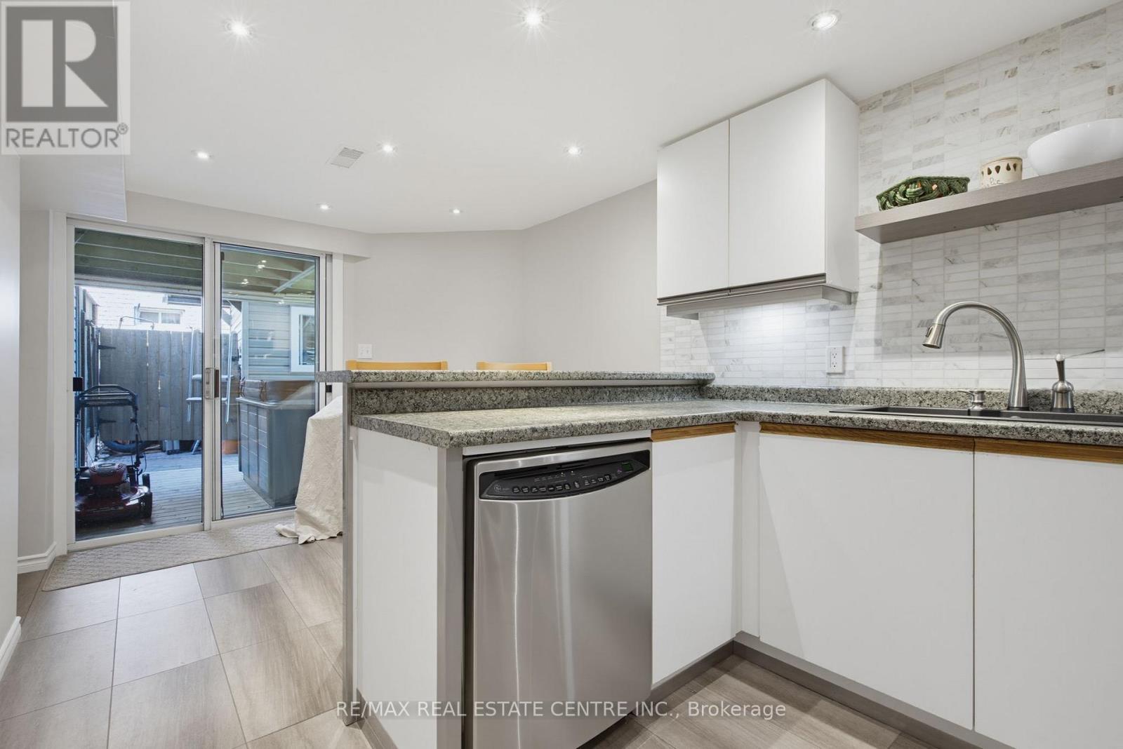 260 LISA MARIE DRIVE - 35