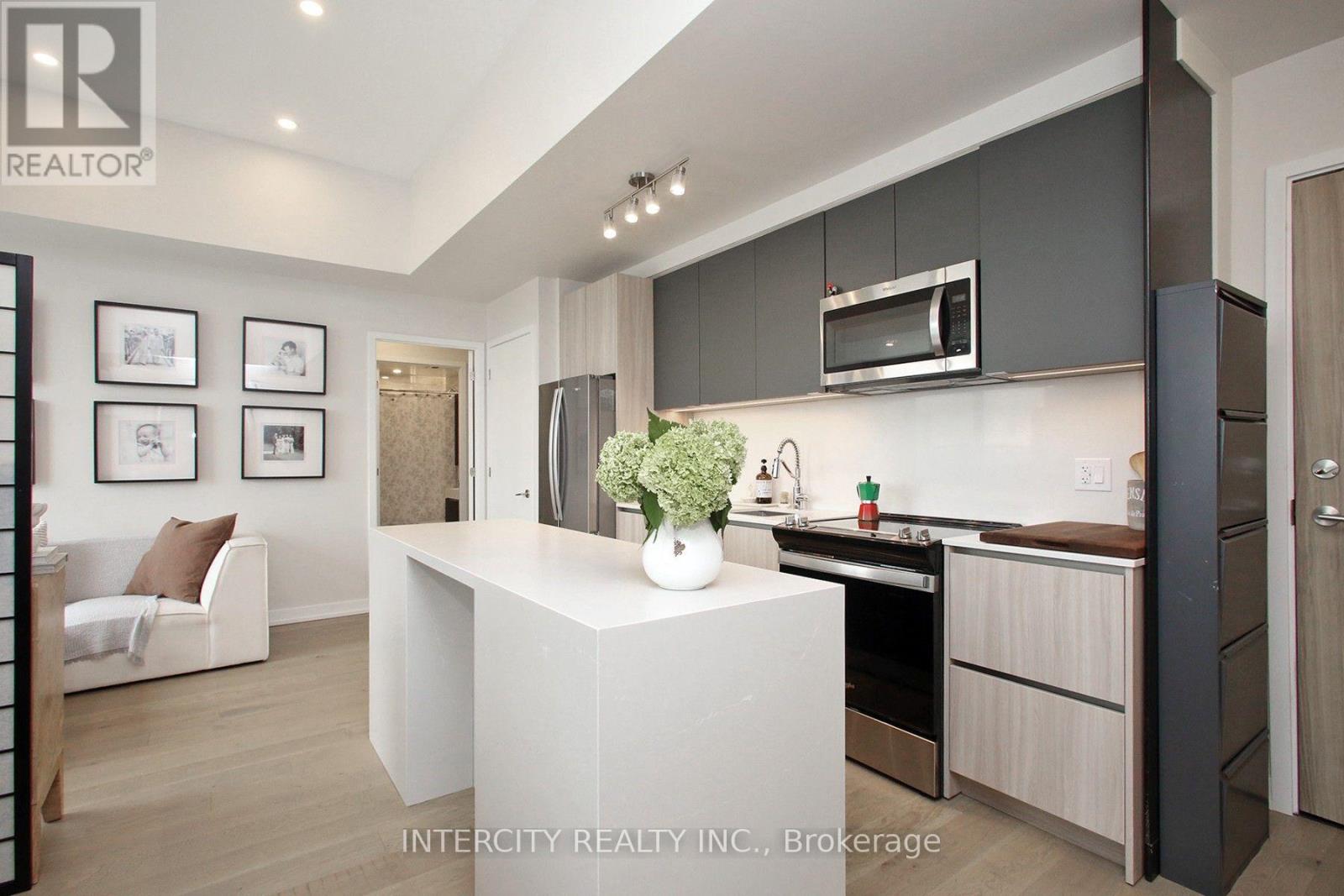 #1201 3100 KEELE STREET - 6