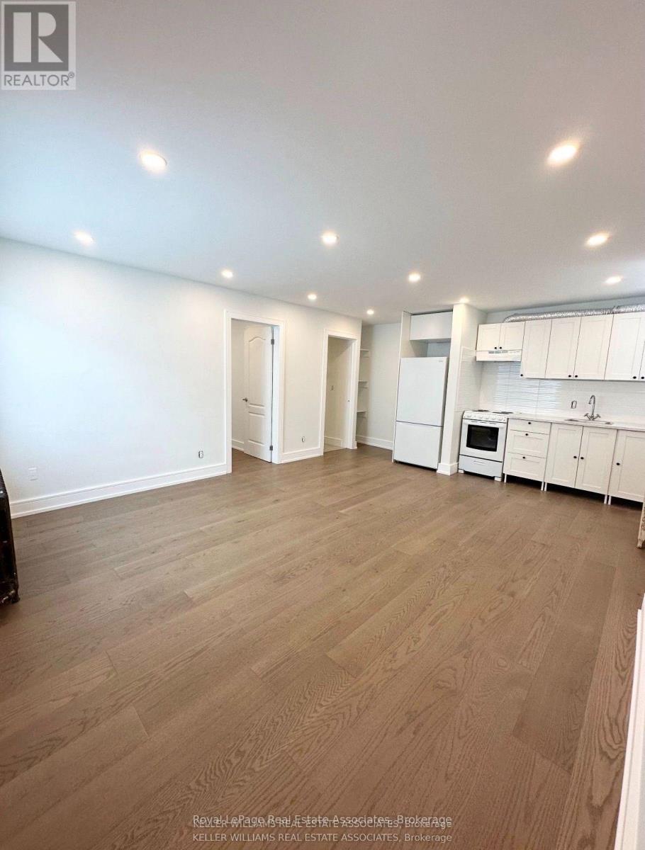Photo of 237 Lakeshore Road