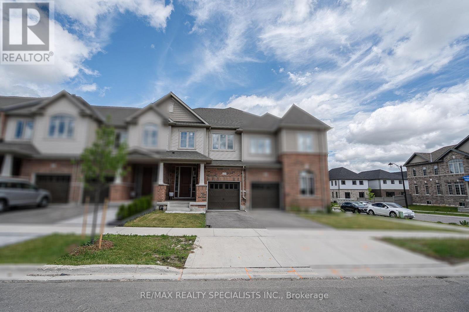 225 BROADACRE DRIVE — photo 2