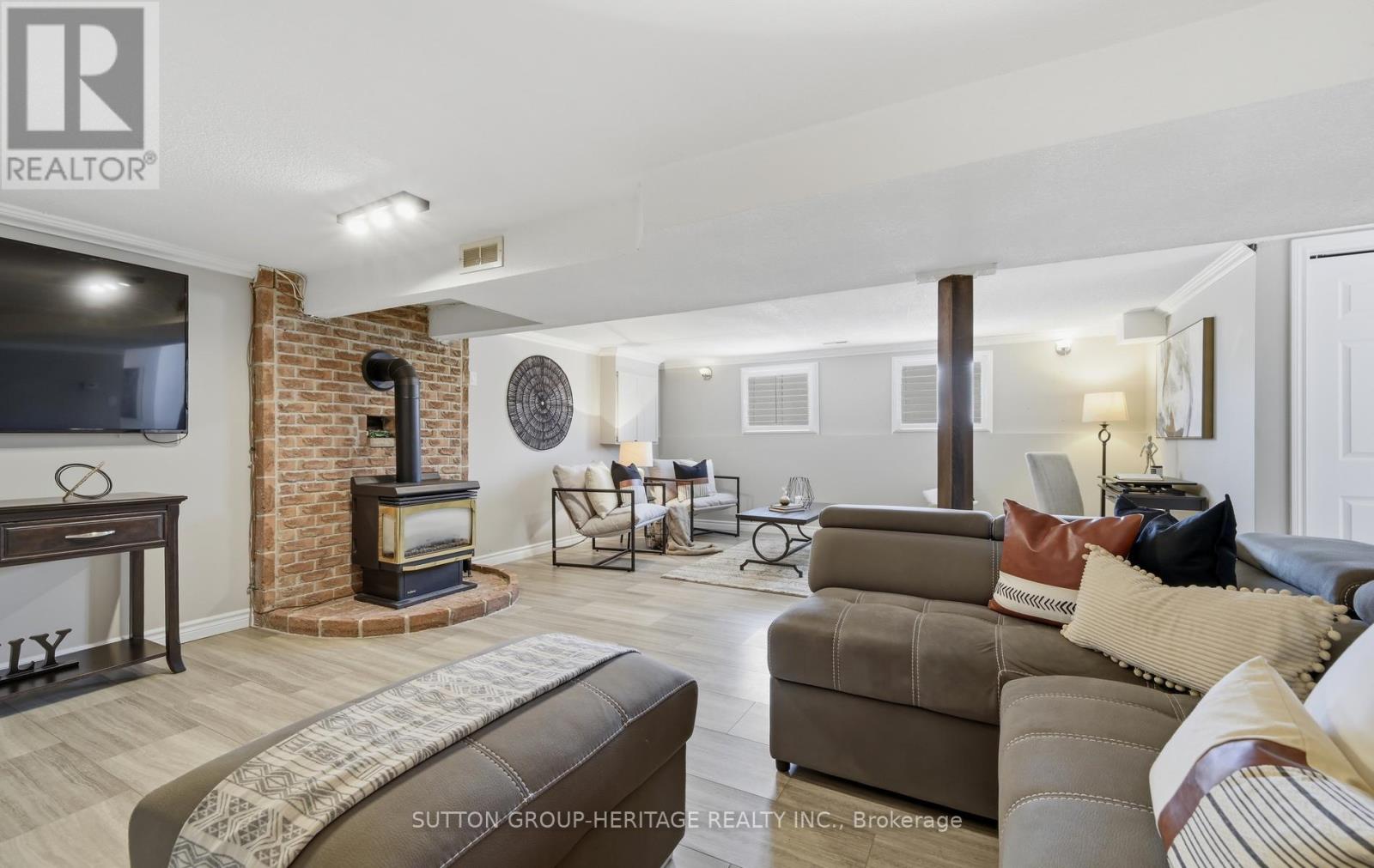 25 MANVERS DRIVE - 26