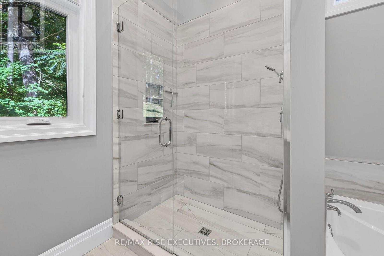 4 HEADLANDS WAY - Image 31