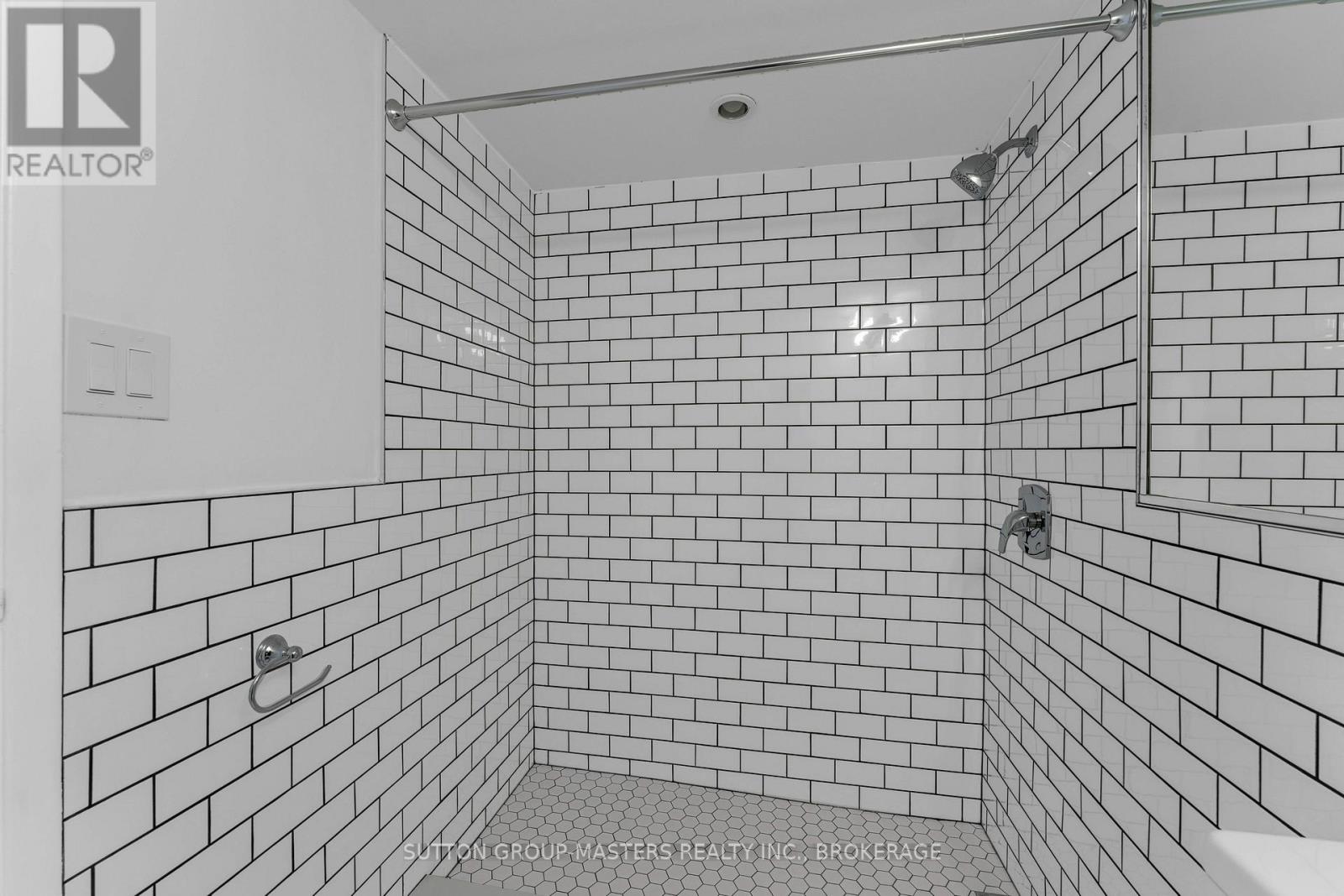 #801 165 ONTARIO STREET - 33