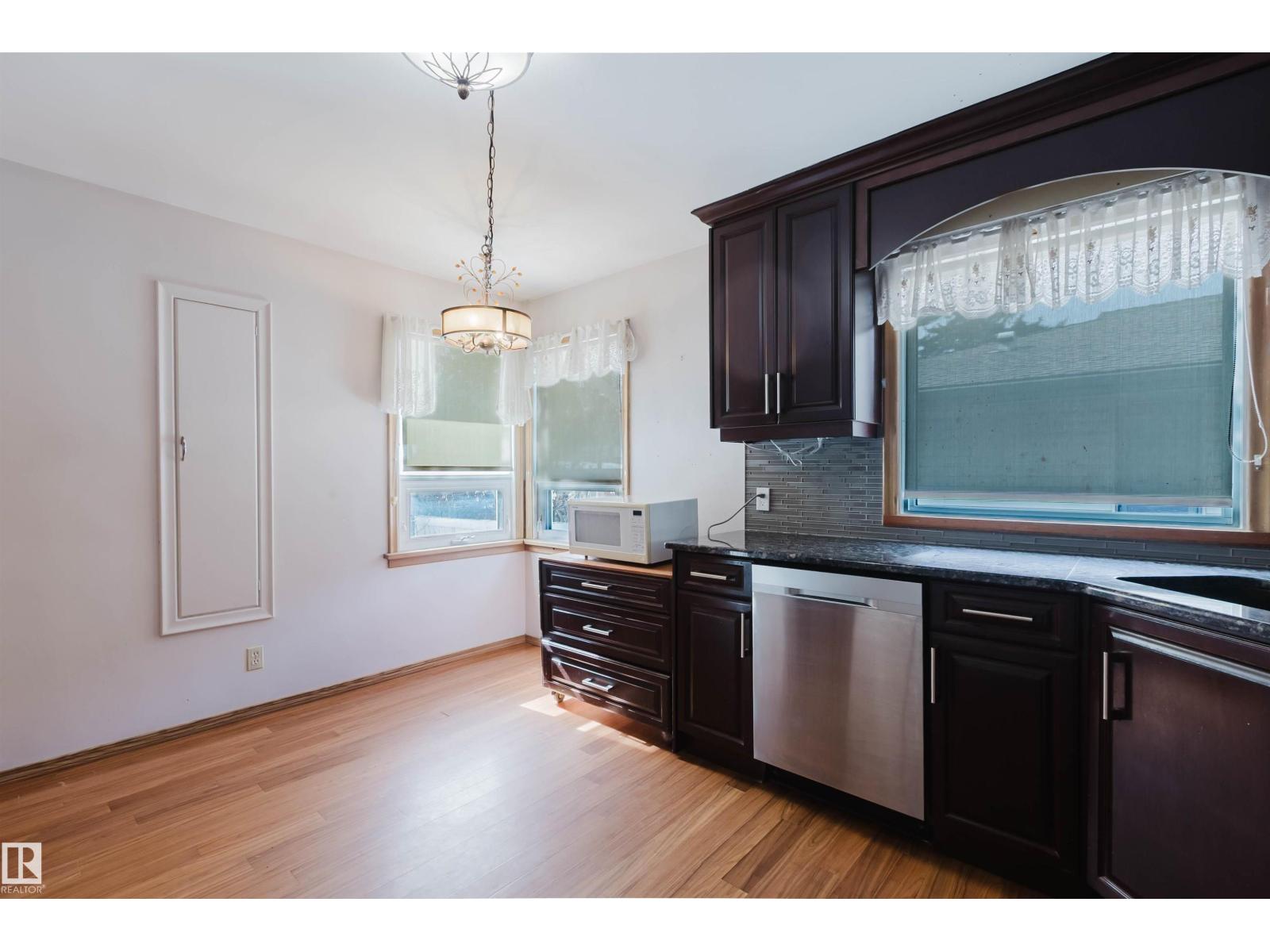 11815 76 AV NW - Image 14