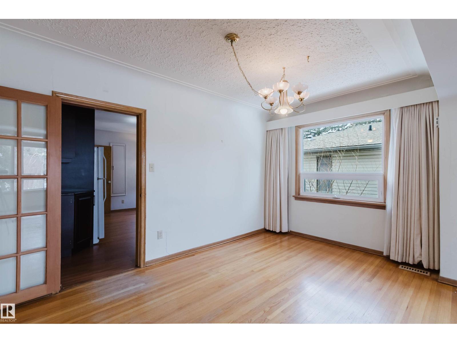 11815 76 AV NW - 15