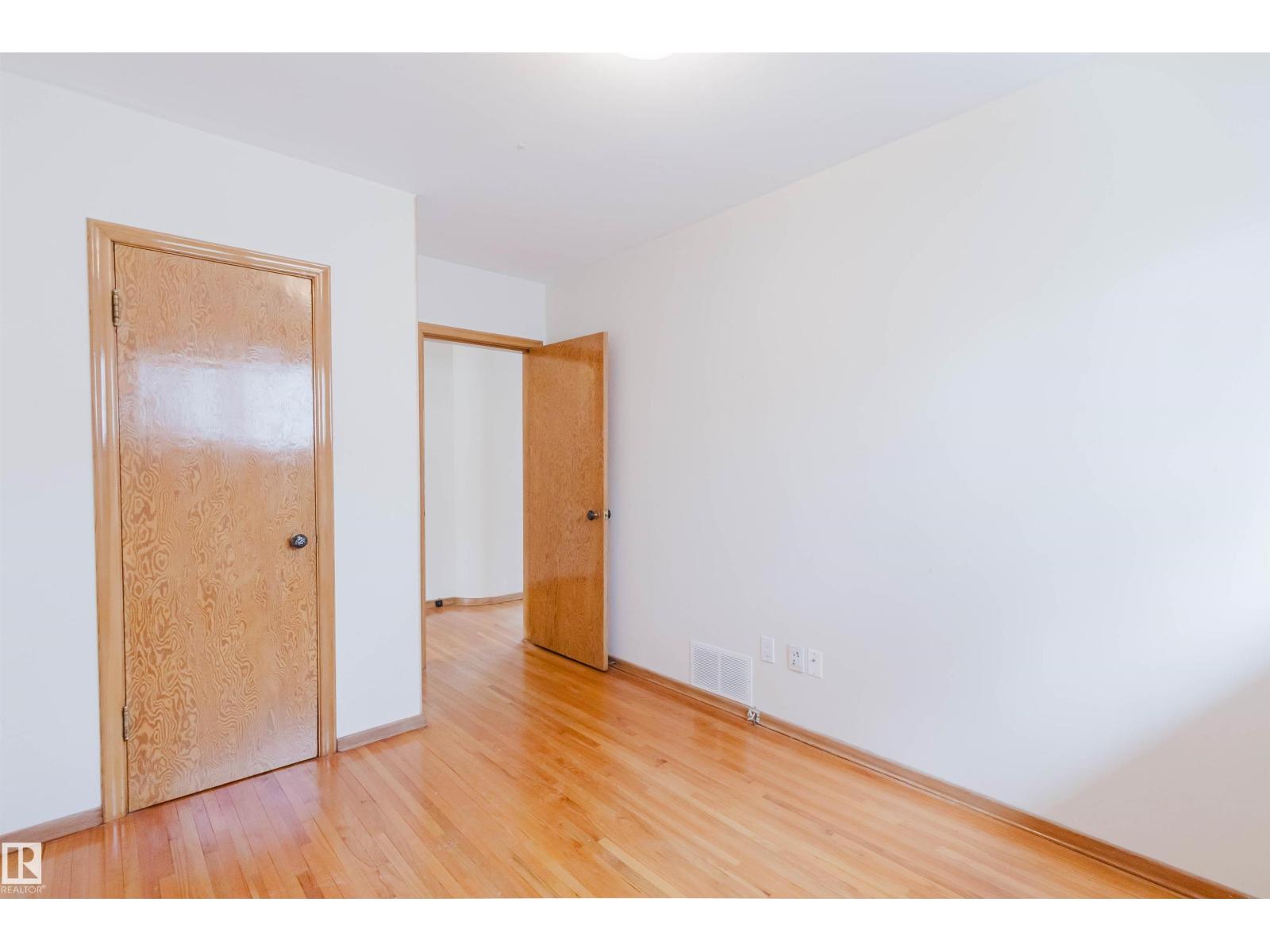 11815 76 AV NW - Image 21