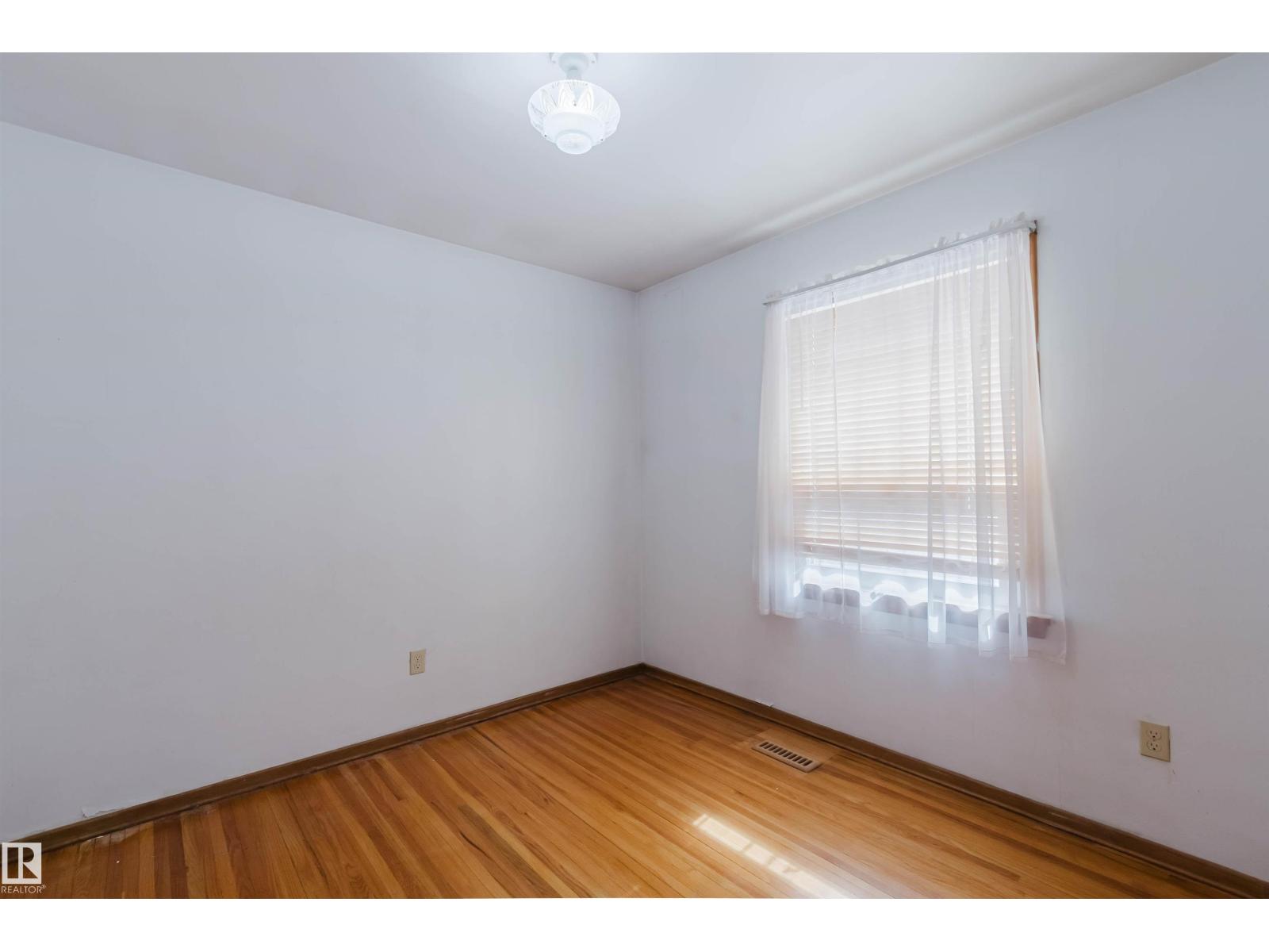 11815 76 AV NW - Image 22