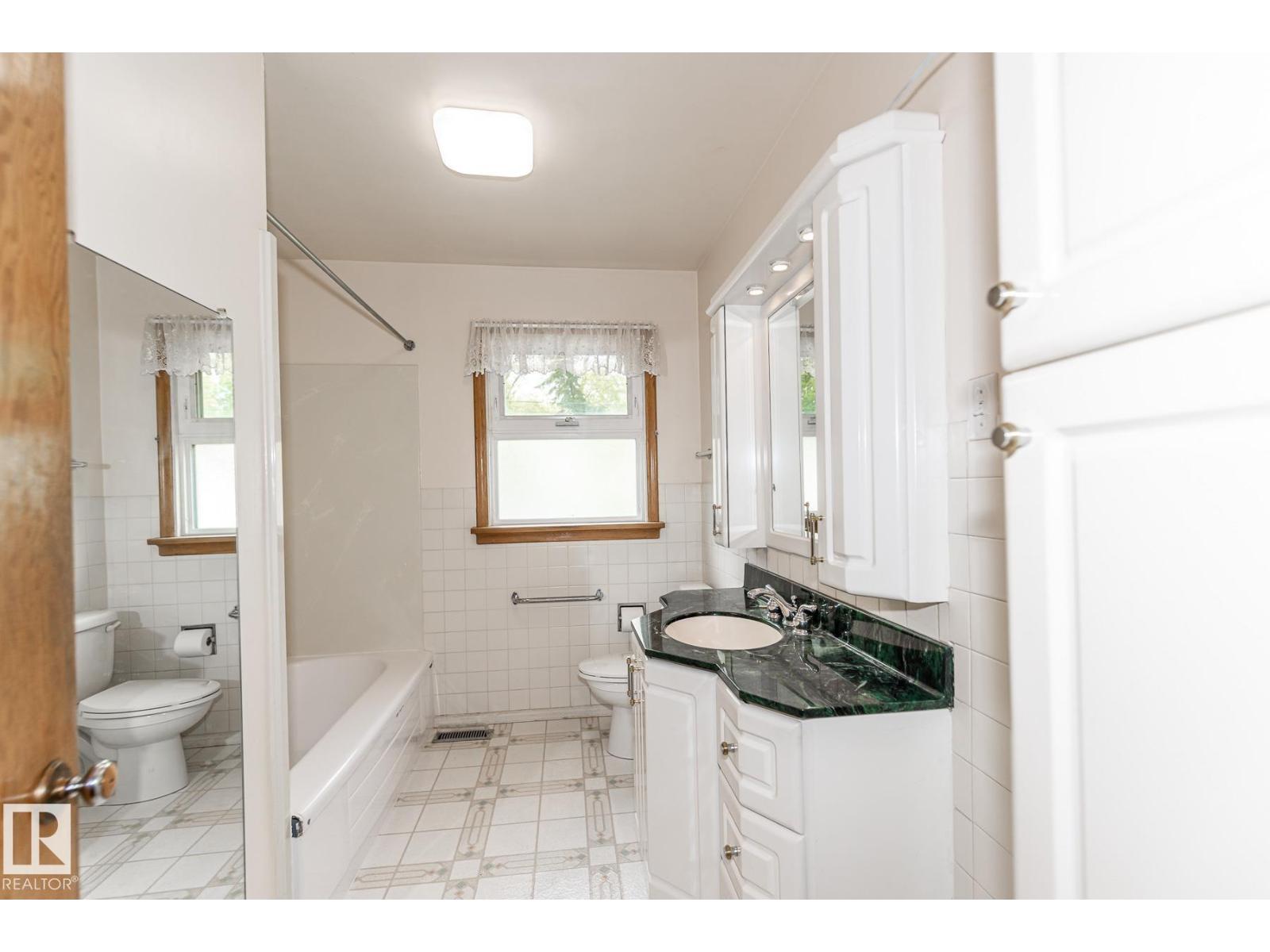 11815 76 AV NW - Image 24