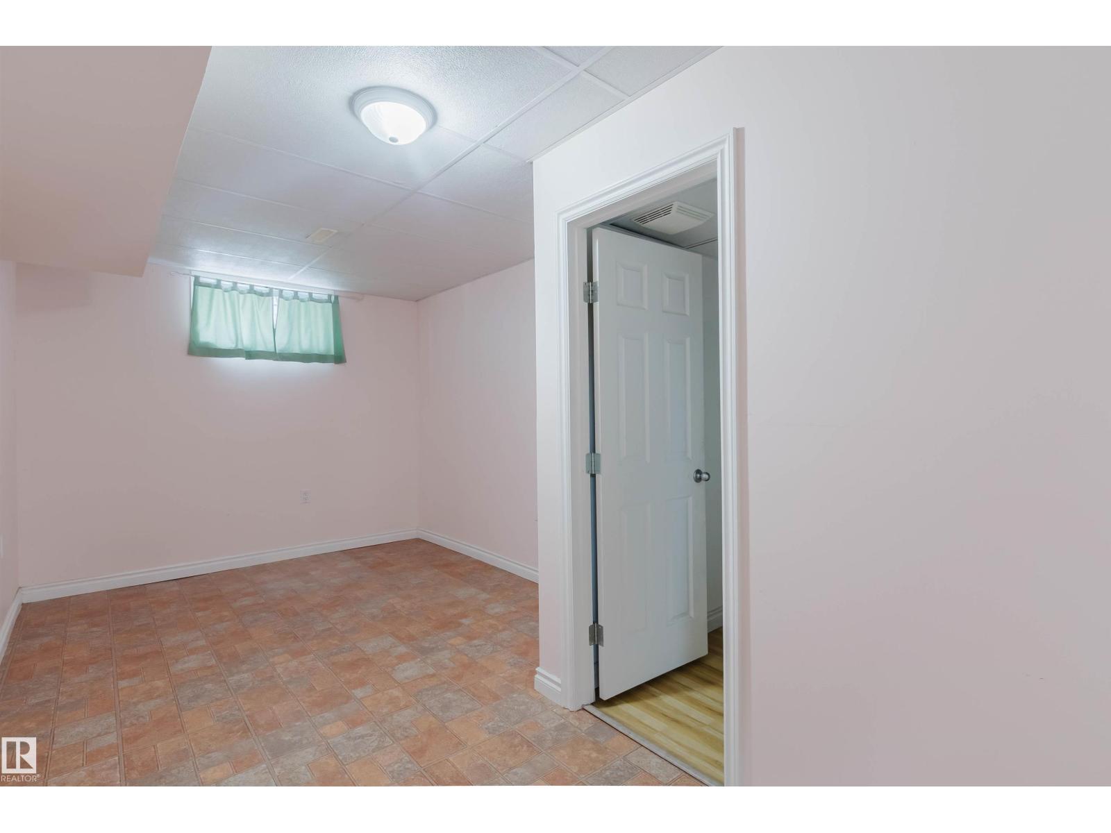 11815 76 AV NW - Image 28