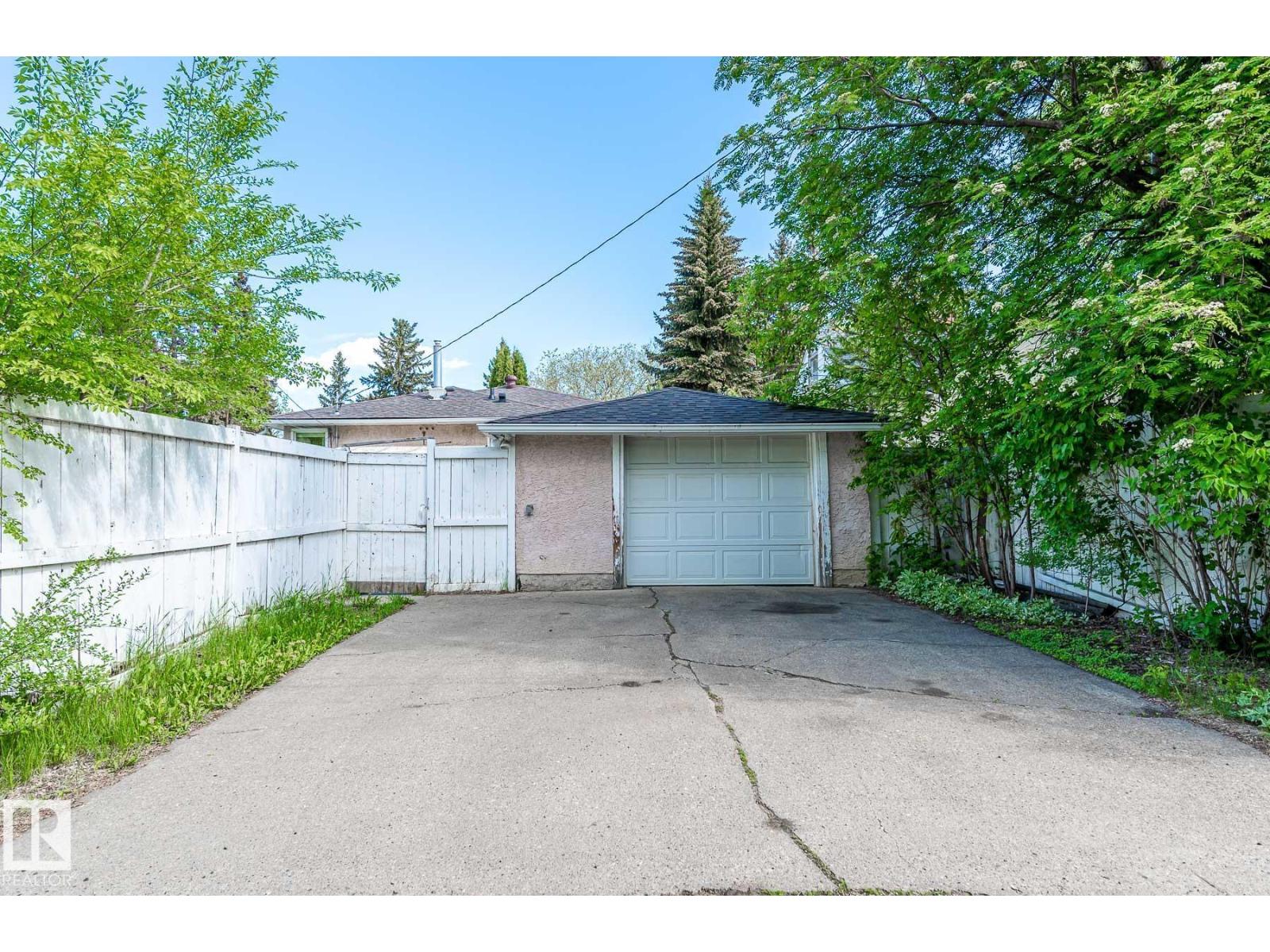 11815 76 AV NW - 33
