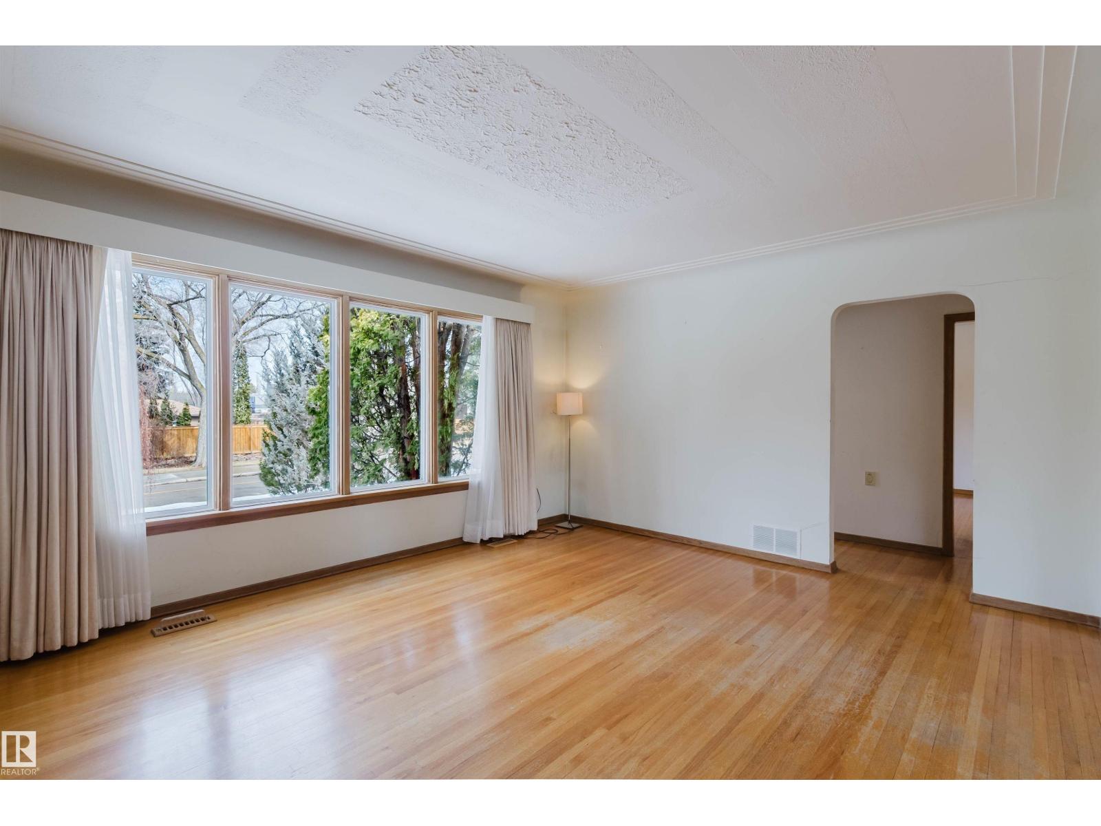 11815 76 AV NW - Image 4