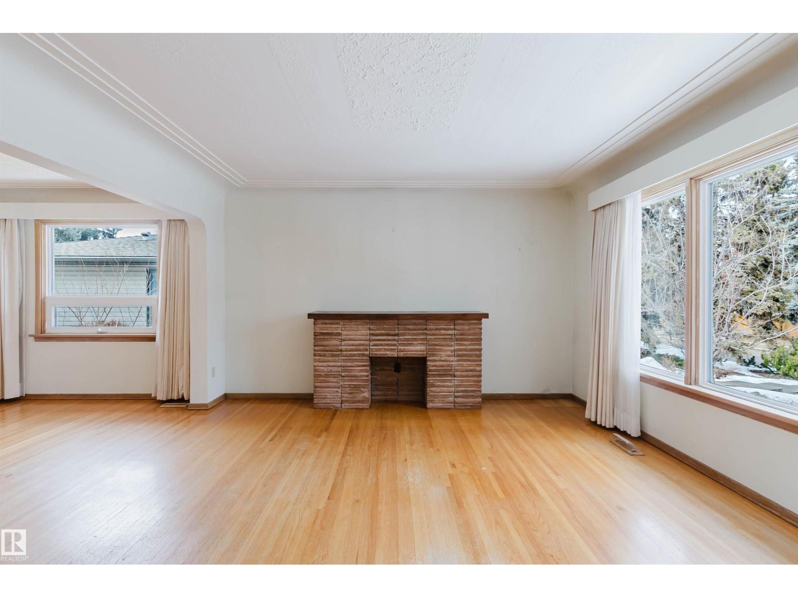 11815 76 AV NW - 5