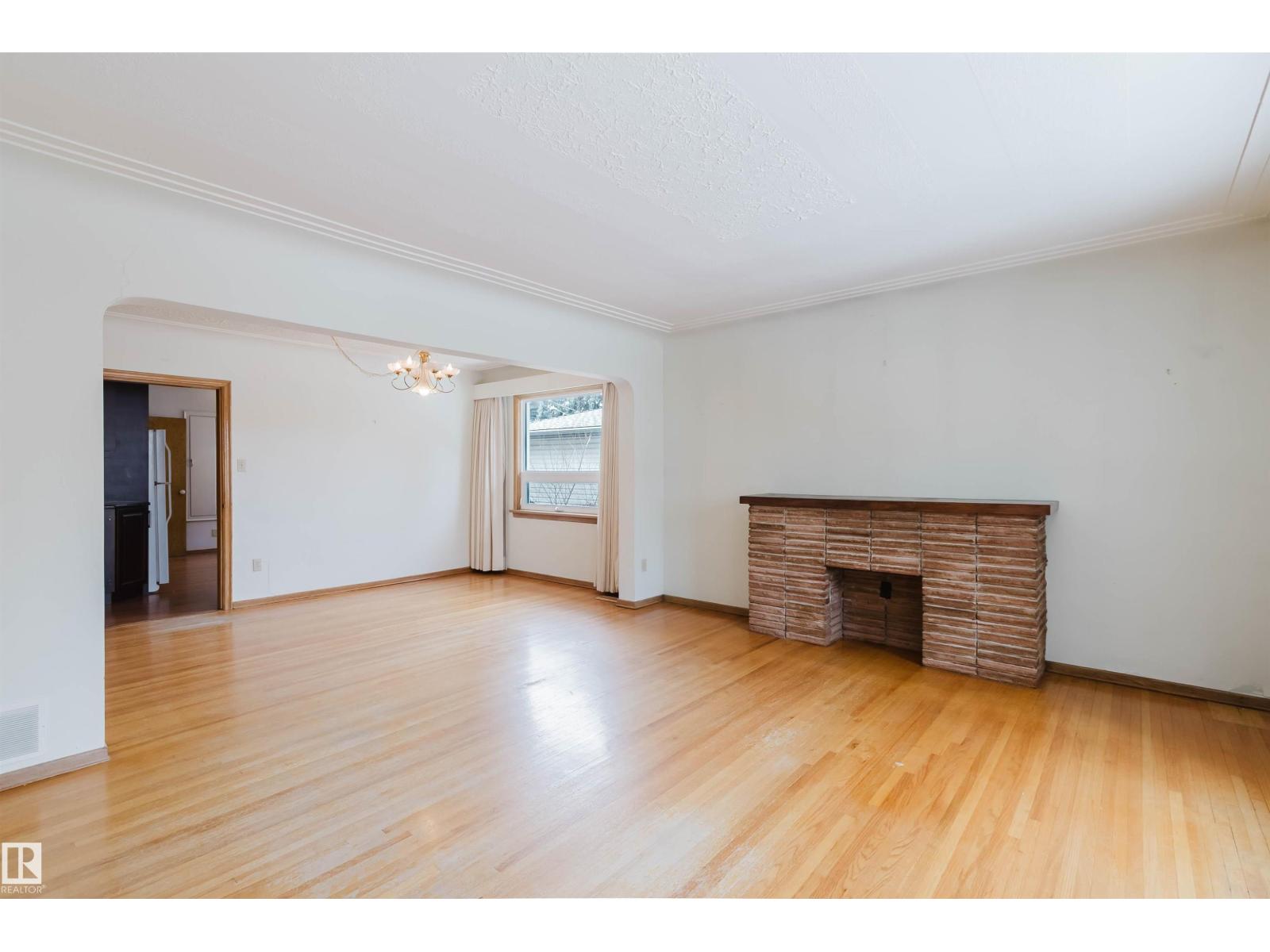 11815 76 AV NW - Image 7