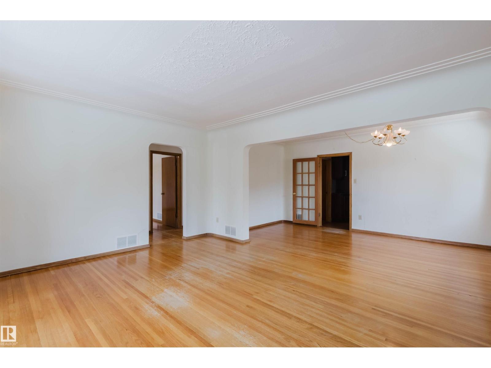 11815 76 AV NW - Image 9