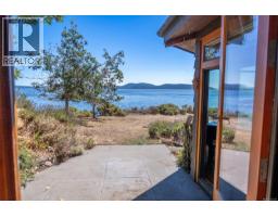 9919 Southlands Dr, Pender Island, BC V0N2M3 Photo 20