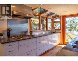 9919 Southlands Dr, Pender Island, BC V0N2M3 Photo 14