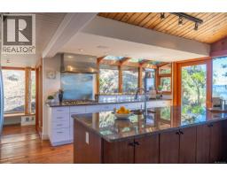 9919 Southlands Dr, Pender Island, BC V0N2M3 Photo 18