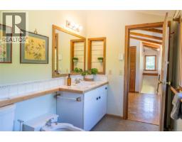 9919 Southlands Dr, Pender Island, BC V0N2M3 Photo 39