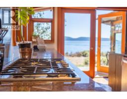 9919 Southlands Dr, Pender Island, BC V0N2M3 Photo 13