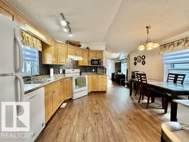 4814 48 AV - 13