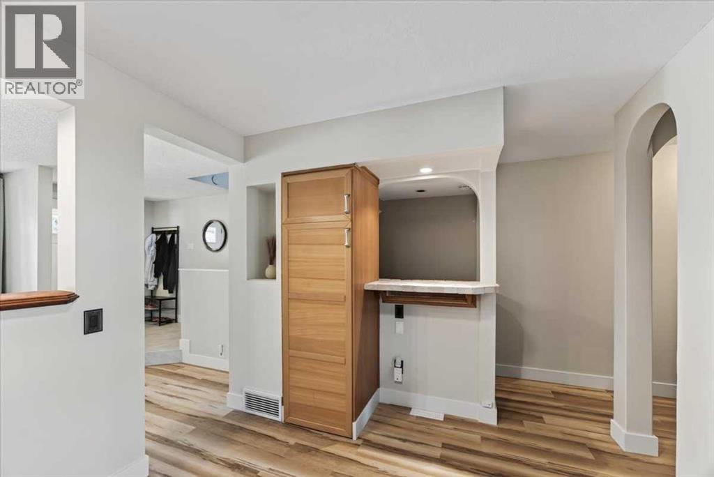 21 Woodhill Court SW - 12