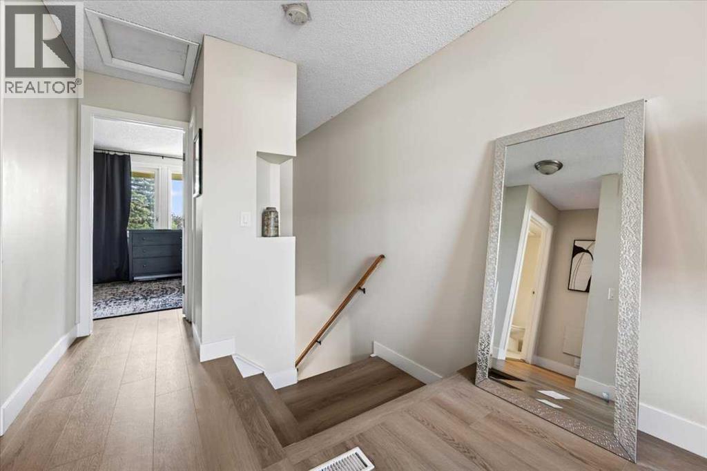 21 Woodhill Court SW - 21