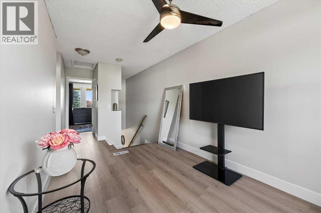 21 Woodhill Court SW - 22