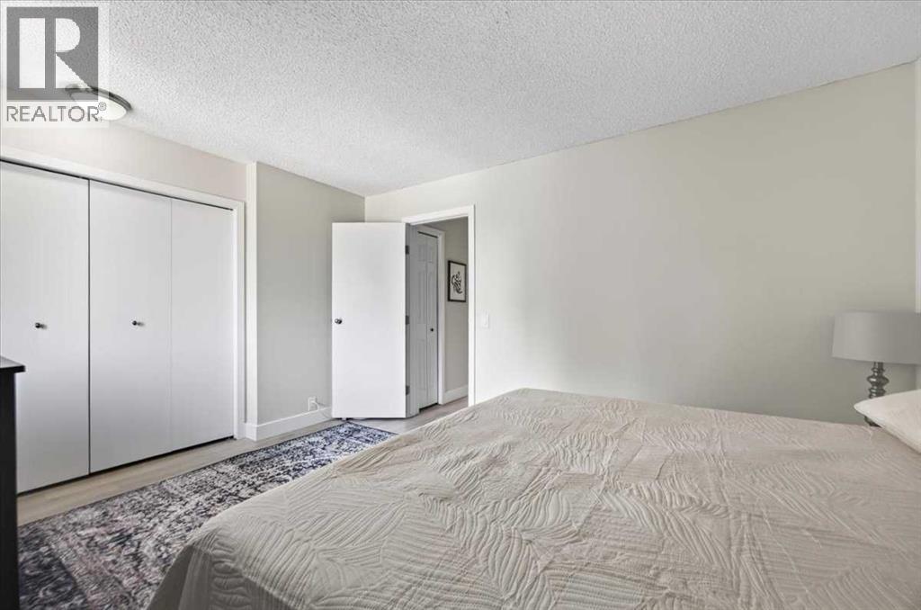 21 Woodhill Court SW - 26