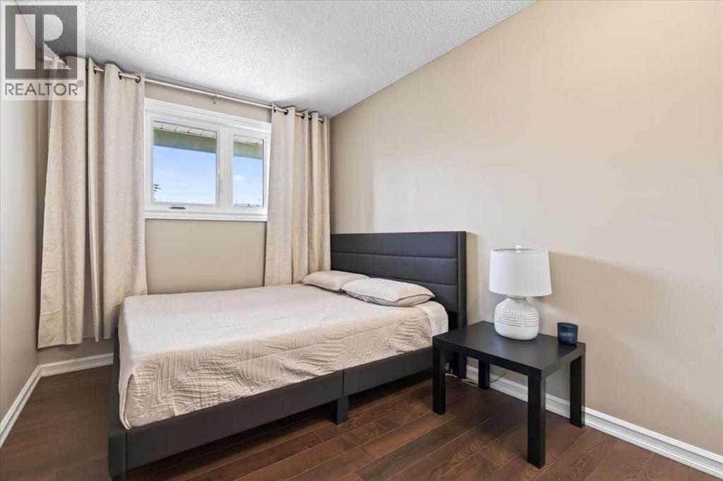 21 Woodhill Court SW - 27
