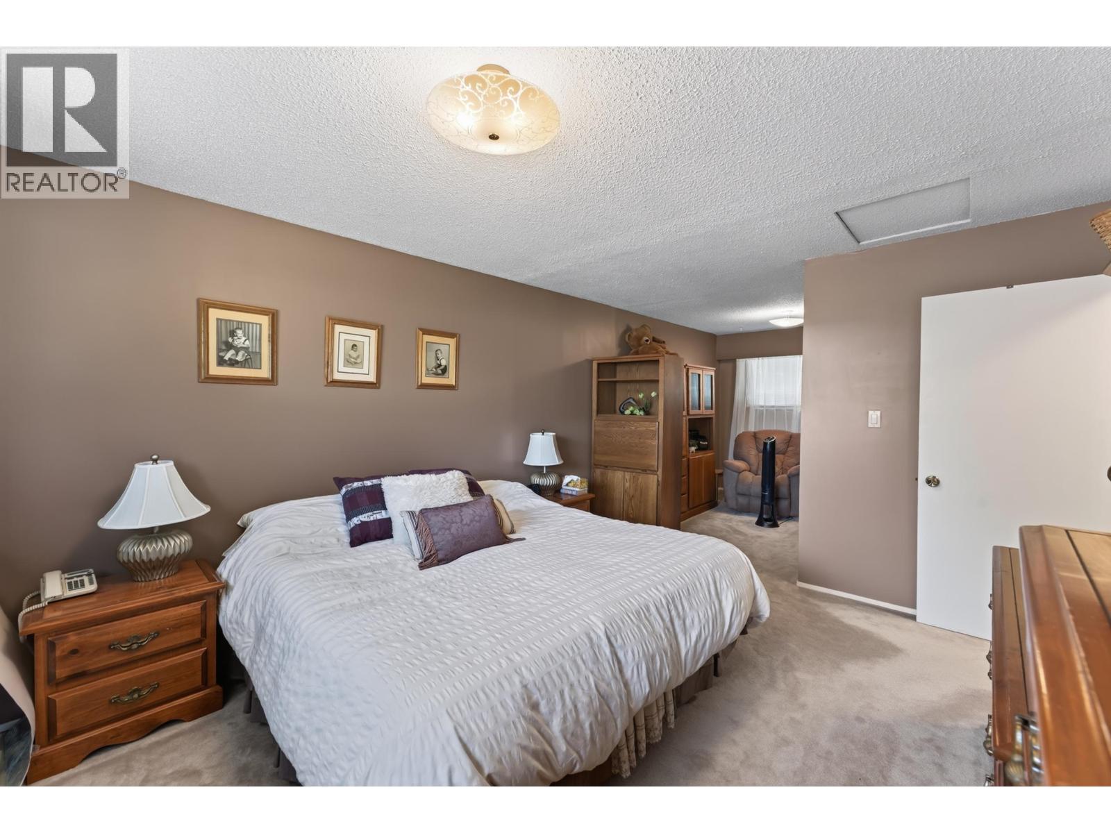 2460 DEVONSHIRE CRESCENT - 21
