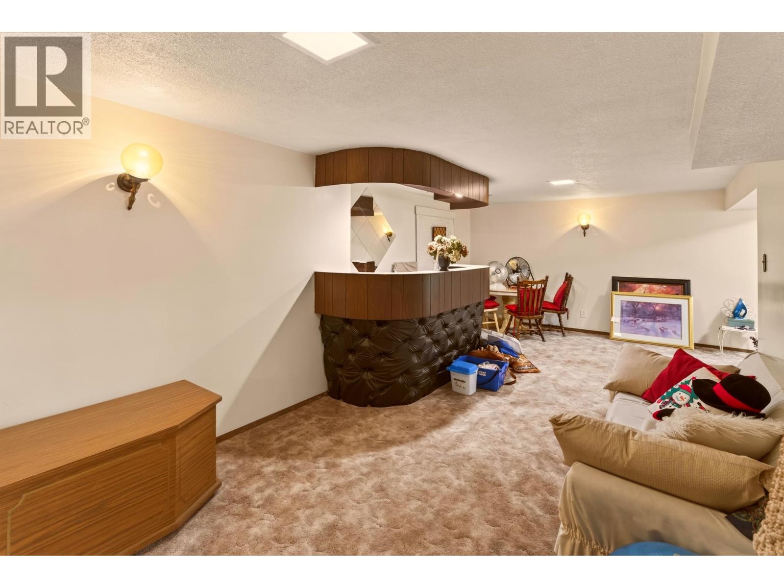 2460 DEVONSHIRE CRESCENT - 28