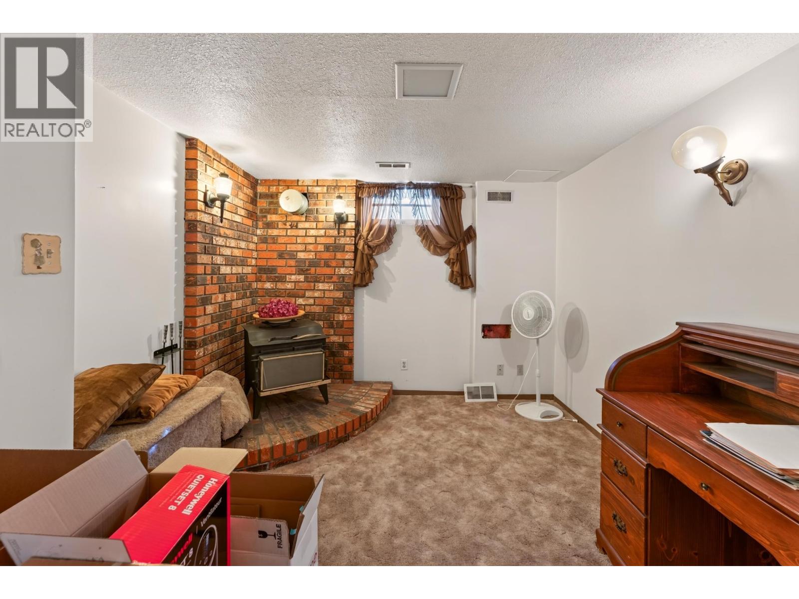 2460 DEVONSHIRE CRESCENT - 29